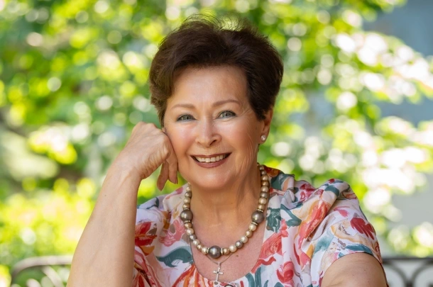 Császár Angela - kuratóriumi tag